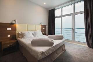 Гостиница Wellness SPA Отель Море Алушта Апартаменты с 2 спальнями и видом на море-1