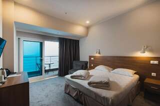 Гостиница Wellness SPA Отель Море Алушта Улучшенный двухместный номер с 2 отдельными кроватями-1